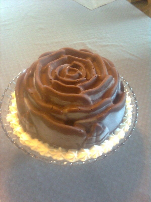 Rose Shaped Ice Cream Cake ? An Ice Cream Cake ? Baking on ...