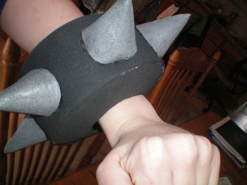 Chun Li�s Wrist Spikes · How To Make A Weapon · Construction on Cut Out