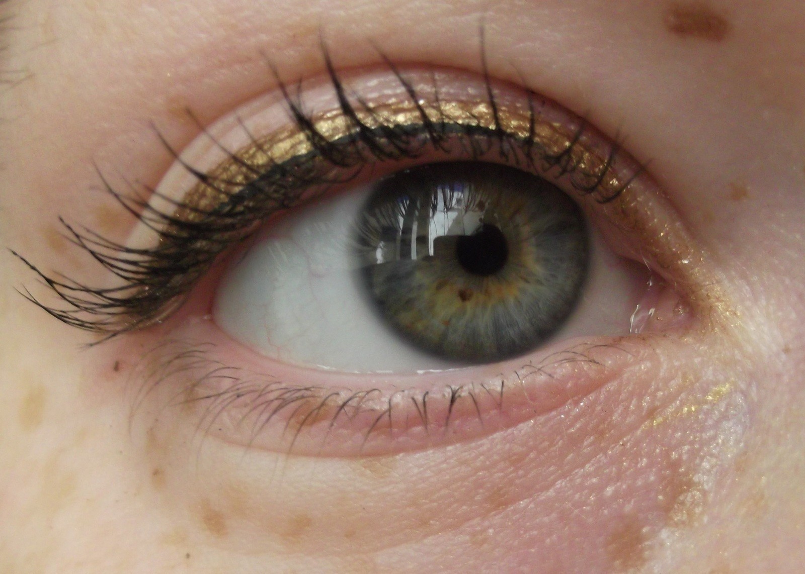 Simple Everyday Gold Makeup · How To Create A Natural Eye Makeup