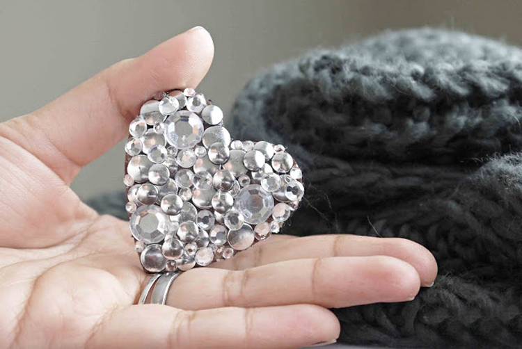 Hand Crafted Jewelry Diy Brooch Out Of Leather And Round Studs · How To