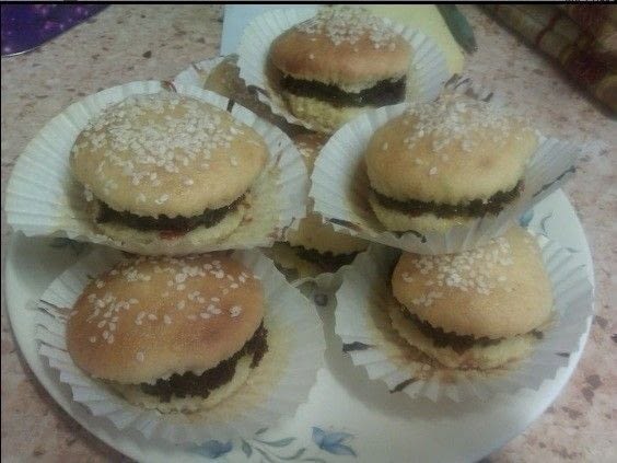Cheeseburger Cupcakes ? A Food Shaped Cake ? Baking, Food ...