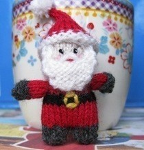 Tiny Santa Knitting Pattern