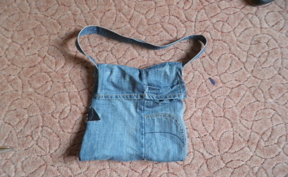 How To Make A Messenger Bag Out Of An Old Pair Of Pants