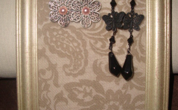 Frame Earring Organizer