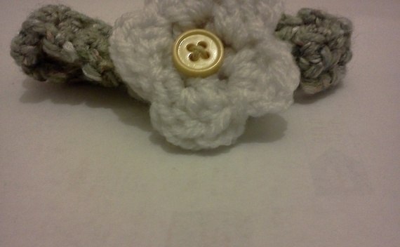 May Challenge Project 4: Daisy Bracelet