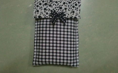 A Pretty Phone Pouch For A Pretty Phone! :D