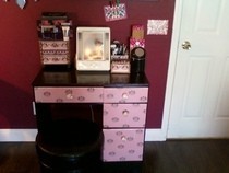 Juicy Makeup Vanity