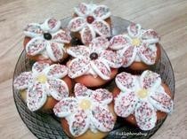 Marshmallow Flowers On Cupcakes