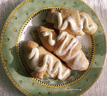 Sugared Cinnamon Crescent Rolls With Vanilla Icing