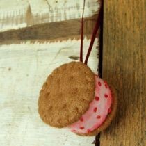 Mini Felt Ice Cream Sandwiches.