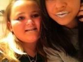 Easy Peasy Glitter Gaga Lips!