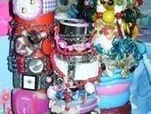 Bracelet Holder From A Magazine