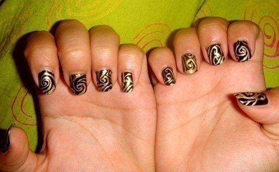 Black And Gold Nails :)