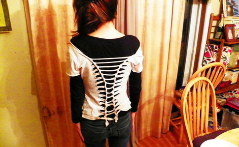 Cut Up The Back Of Your T Shirt   Sexy V And Weave