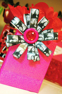 Photo Strip Bow