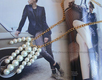 Gold Chain Necklace With Pearls. 
