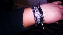 Diy: Black Spike Bracelet 