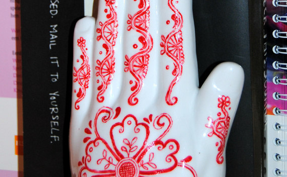 Henna Bookend