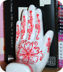 Henna Bookend