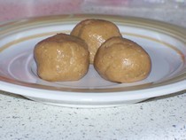 4 Ingredient No Bake Peanut Butter Balls