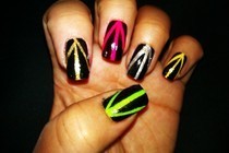 Nails With Strypes Of Color