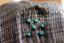 Short Staggered Pearl Earrings