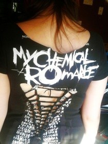 Cut Up The Back Of Your T Shirt   Sexy V And Weave