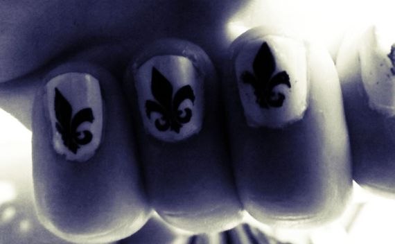 Fleur De Li Nails