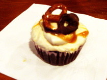 Chocolate, Caramel, And Pretzel Cupcakes!!! :)