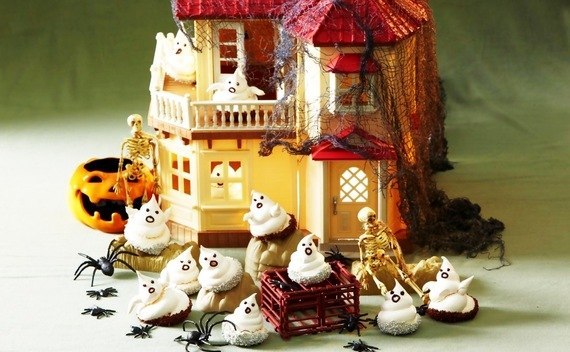 Ghostly Meringues