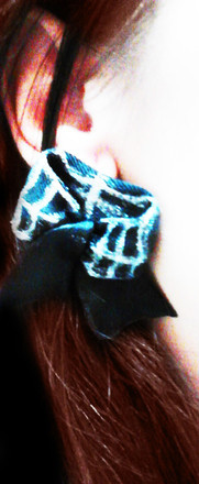 Spiderweb Ribbon Earring 