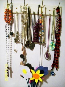 Diy: Necklace Holder