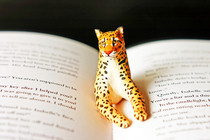Giraffe Book Page Holder