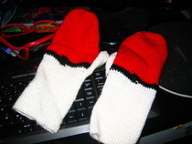 Pokéball Mittens