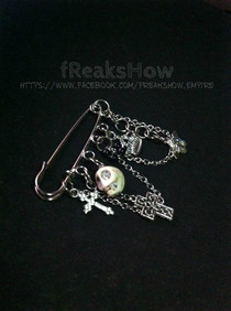 Royal Death Brooch Pin