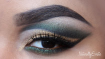 Fun Emerald And Gold X Mas Makeup