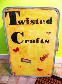 How To Make A Portable Necklace Display From A Suitcase