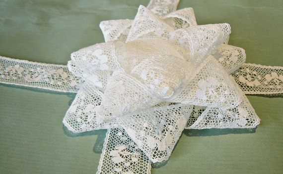 Lace Gift Bow