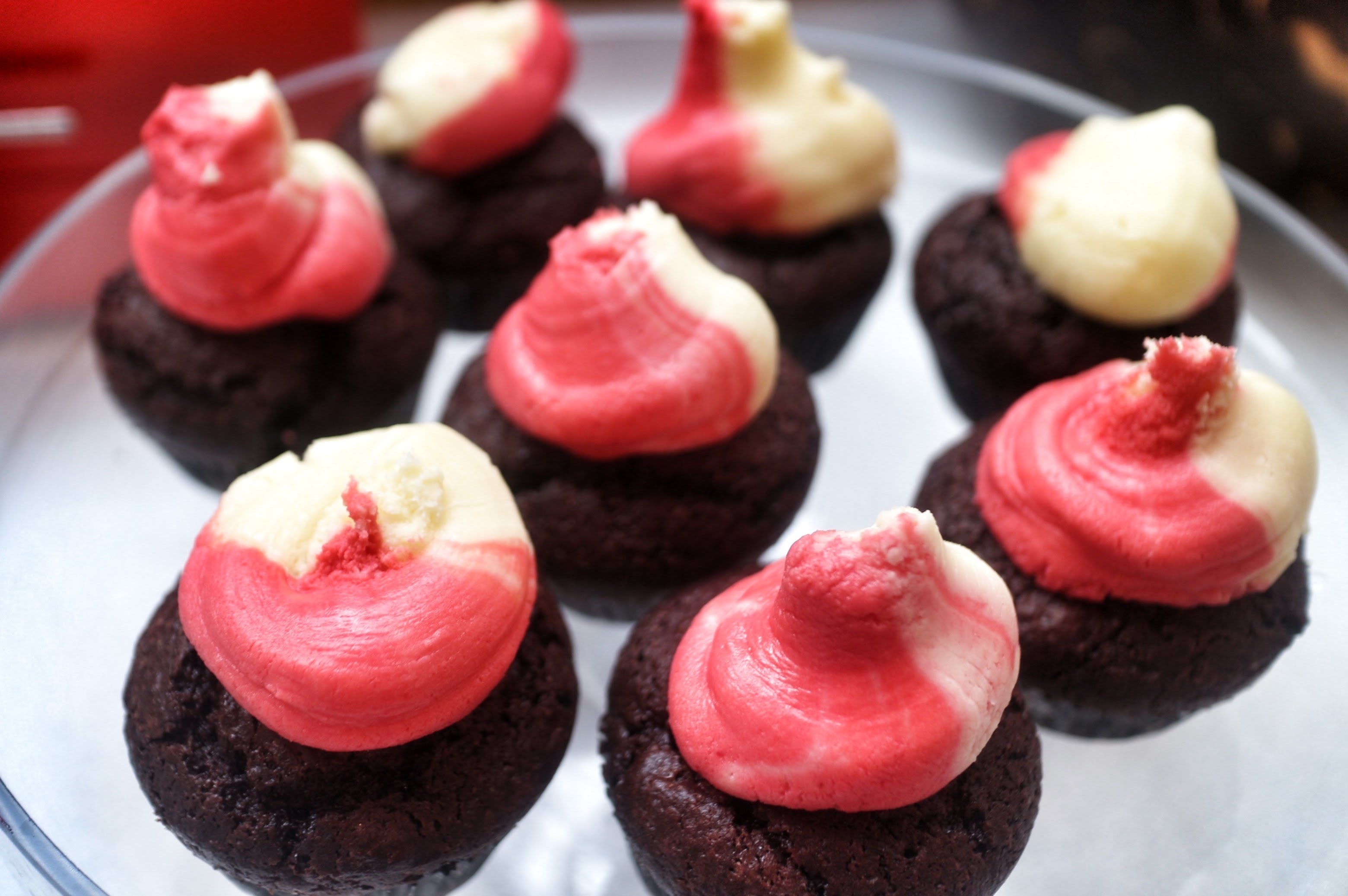 How To Pipe TwoToned Icing · Technique Tuesday · Cut Out + Keep Craft Blog