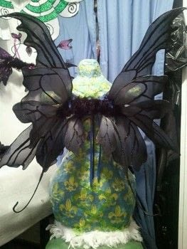 Costumes,fairy wings,gothic .  Make a wing by constructing, dyeing, and wireworking with glitter. Inspired by gothic and costumes & cosplay. Creation posted by Mickie. Difficulty: 5/5. Cost: 3/5.