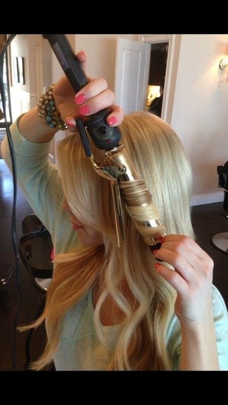 .y Wavy Hair · How To Style A Curly Hairstyle / Wavy 