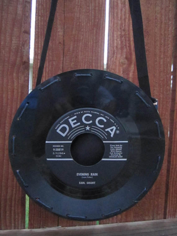 How To Make Vinyl Record Purses Craft Tutorials And Inspiration Vinyl Record Purse 7in