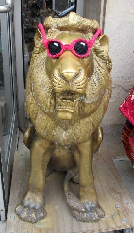 3 lions crochet How Accessory Object · Make Yarnbomb An To Croshades