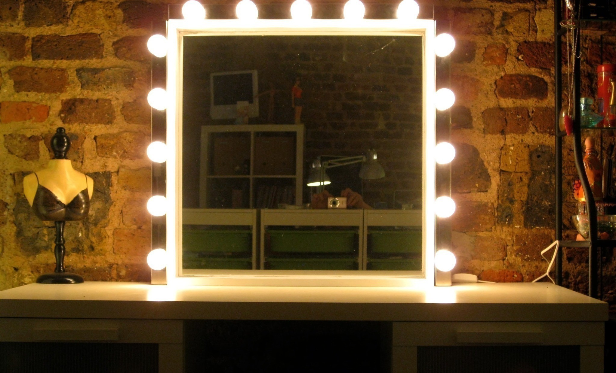 Featured image of post Dressing Table Mirror With Lights Ikea