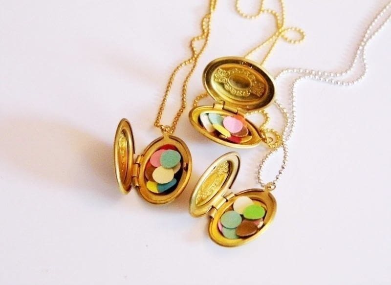 Diy Confetti Medaillon Lockets · How To Make A Locket · Jewelry on Cut