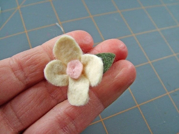 Small Felt Flowers · How To Sew A Fabric Flower Charm · Decorating on