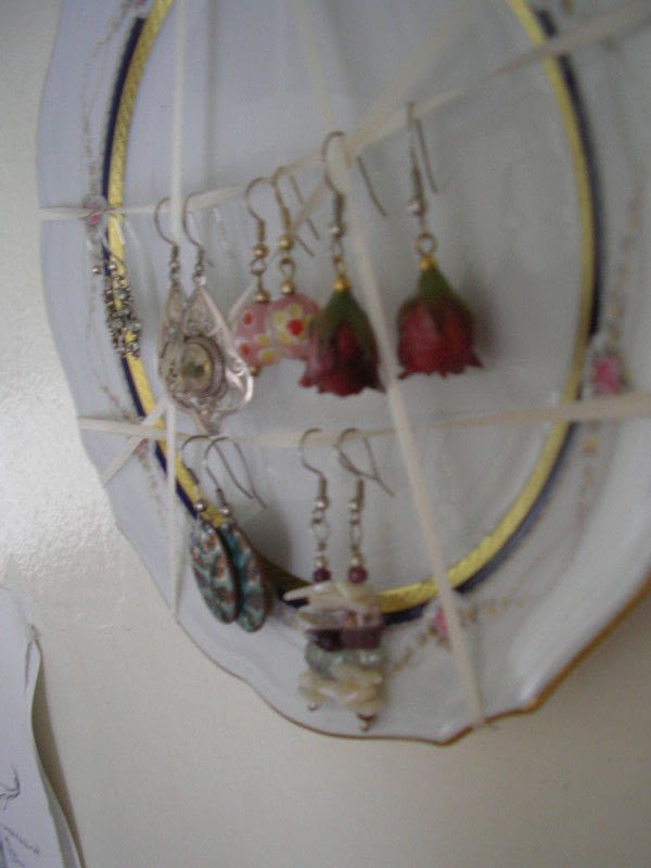 Classy Earring Display · How To Make An Earring Hanger · Construction