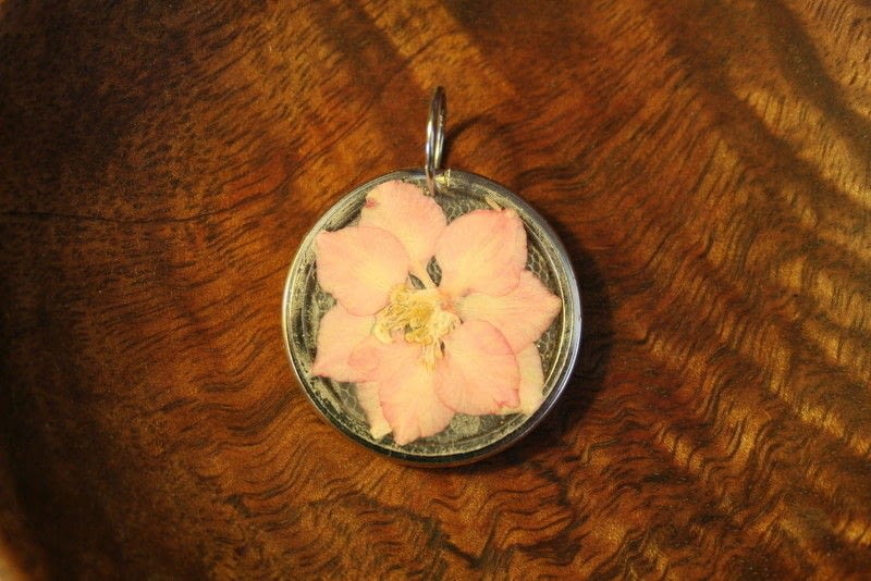 Pressed Flower Pendants · A Glass Pendant · Jewelry Making on Cut Out