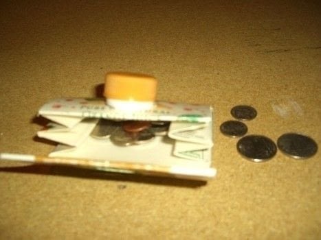.  Make a carton purse in under 15 minutes using glue and carton. Version posted by LILY  . Difficulty: Easy. Cost: Absolutley free.
