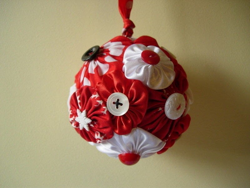 Christmas Suffolk Puff/Yo Yo Bauble · How To Make A Bauble 